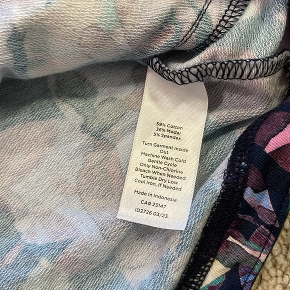 Floral Talbots Long Sleeve Zip up Size Small - Picture 4 of 5
